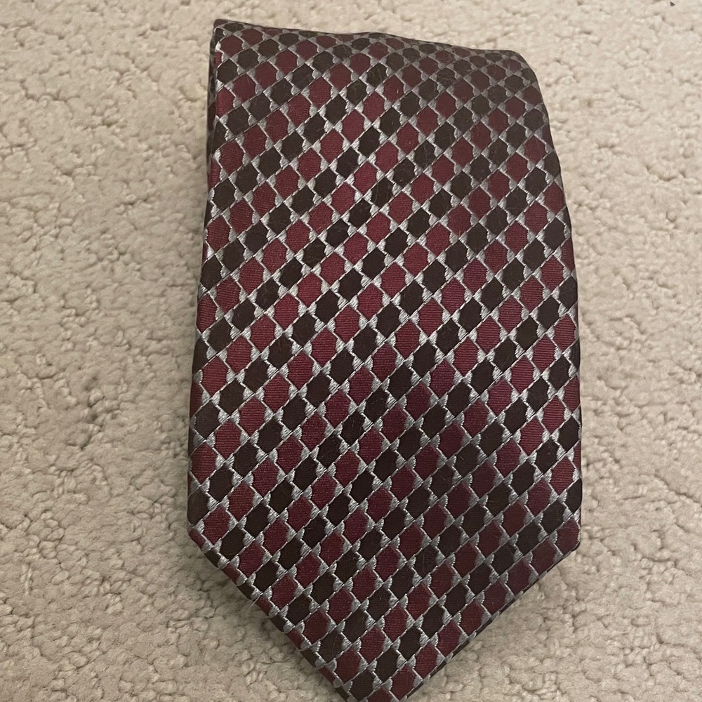 Kenneth Cole Burgundy and Black Geometric Tie 👵MT
